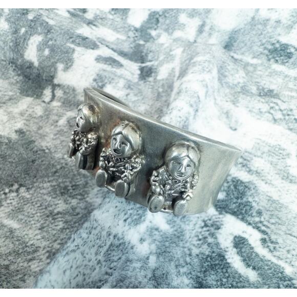 Vtg Carol Felley Navajo Sterling Storyteller Cuff • Mothers & Babies • Signed - Picture 3 of 8